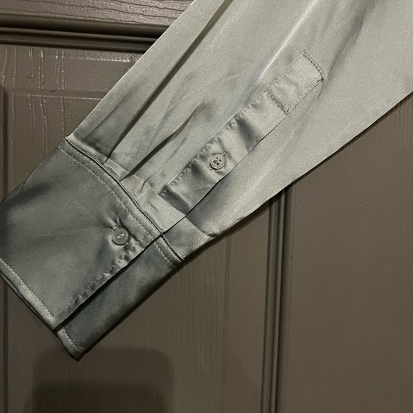 Sleek Satin Button-Up Blouse - Picture 3 of 4